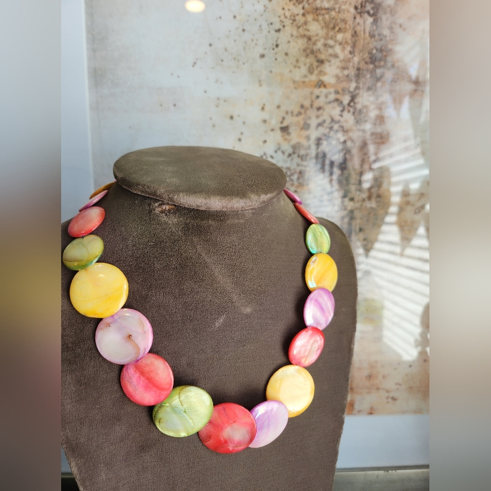 Gorgous Multicolor Shell Disc Beaded Statement Ne… - image 2